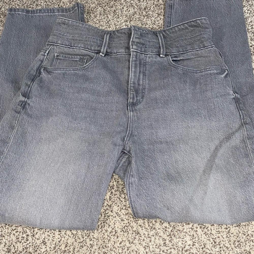 Ann Taylor woman’s Relaxed Blue Jeans